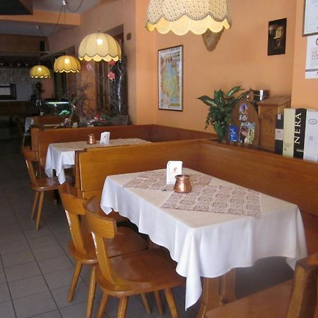 Albergo Leon Bianco Moggio Udinese エクステリア 写真