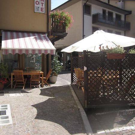 Albergo Leon Bianco Moggio Udinese エクステリア 写真