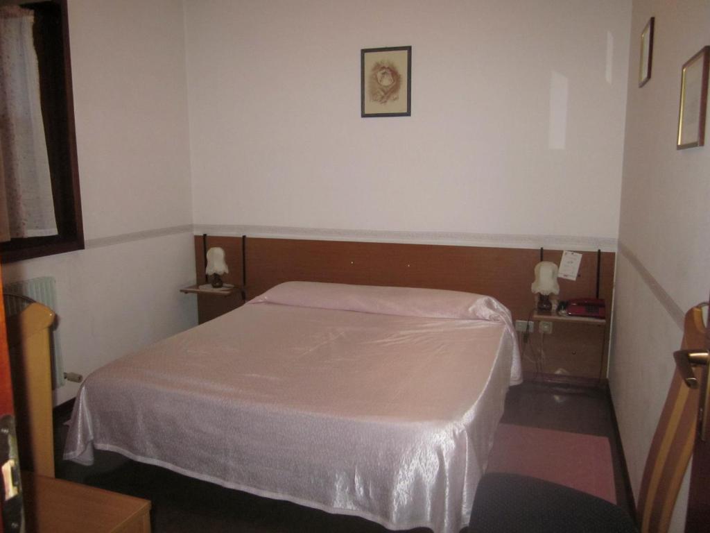 Albergo Leon Bianco Moggio Udinese 部屋 写真