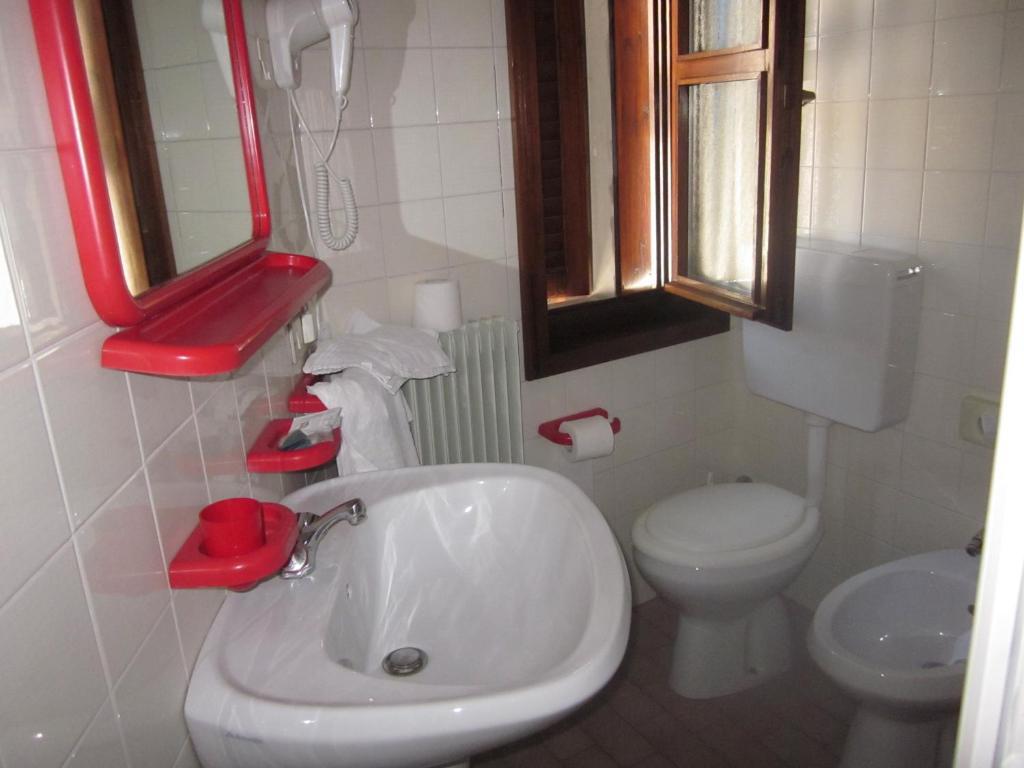Albergo Leon Bianco Moggio Udinese 部屋 写真