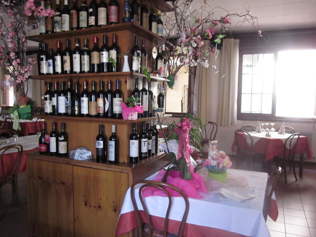 Albergo Leon Bianco Moggio Udinese エクステリア 写真